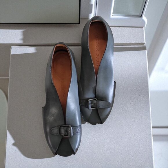 Gentle Souls 'Bless Word' Gray Pep Toe Leather Buckled Women's Flats 6M - Picture 1 of 9